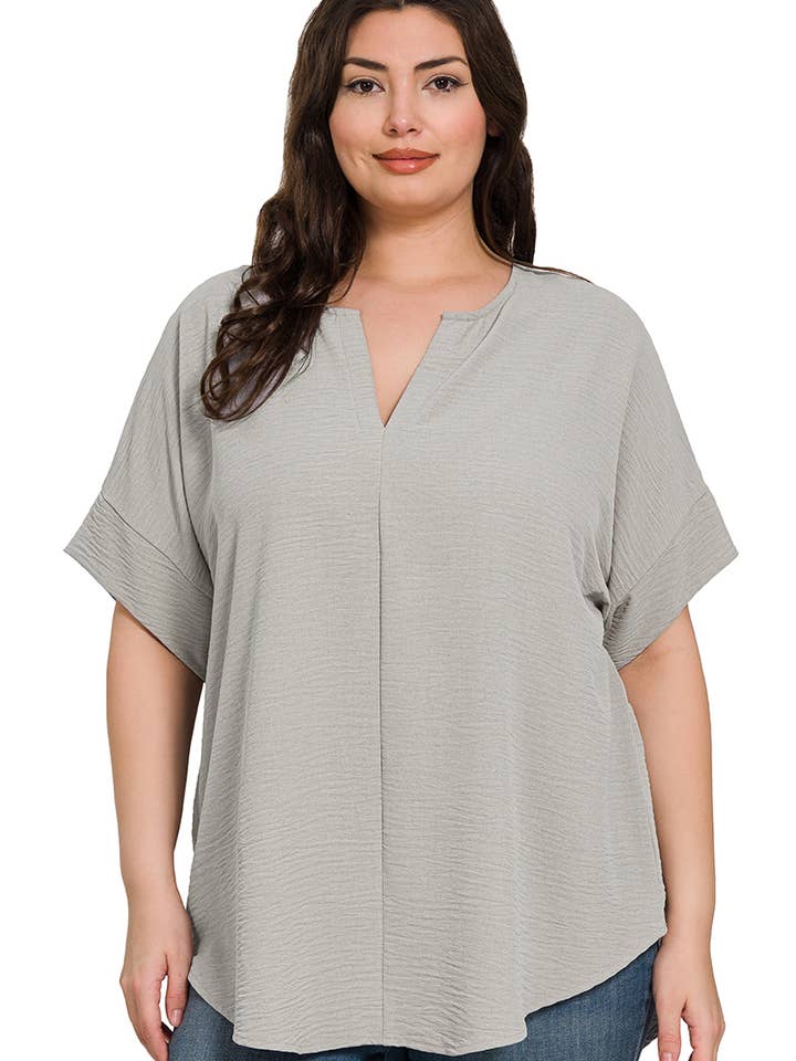 ... SI-23873 VÆVET AIRFLOW SPLIT NECK KORTÆRMET TOP for engroshandel hos 42POPS