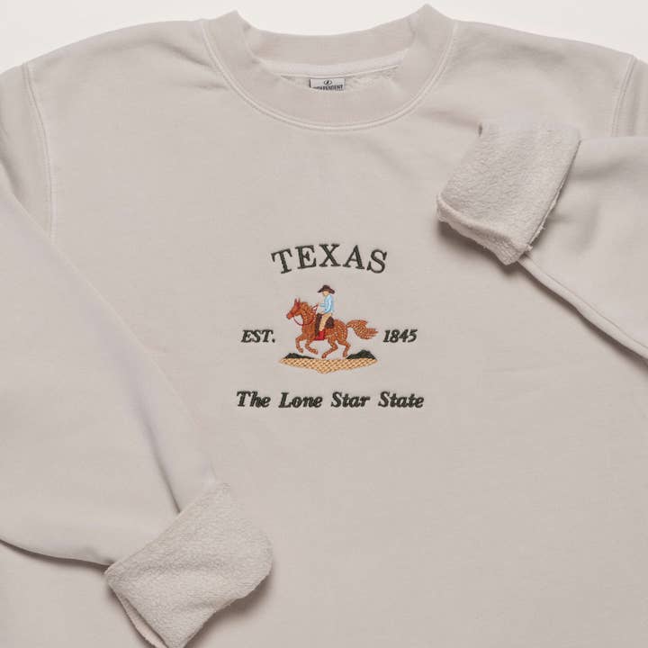 Pull ras du cou brodé Texas pour la vente par Little Comfy Goods