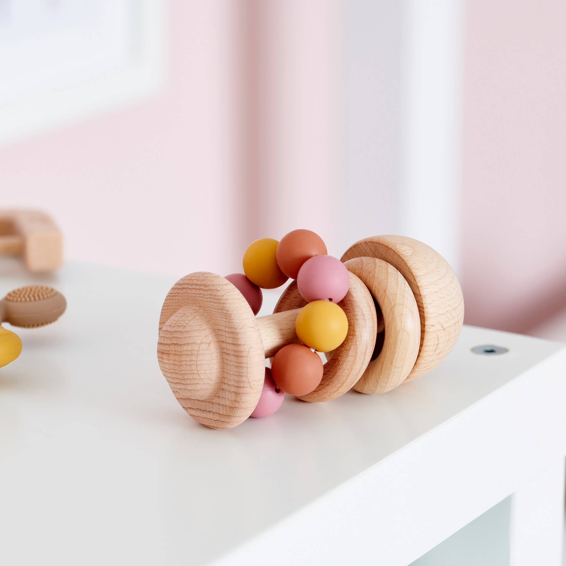 Commotion (Europe) BV – Engroshandel Legetøjssæt - Børn – SiliSoft® Perlerangle (Jord)0