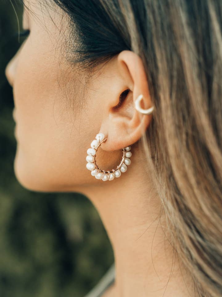 Aros de pérolas Agatha Circle por atacado de Dainty & Daring