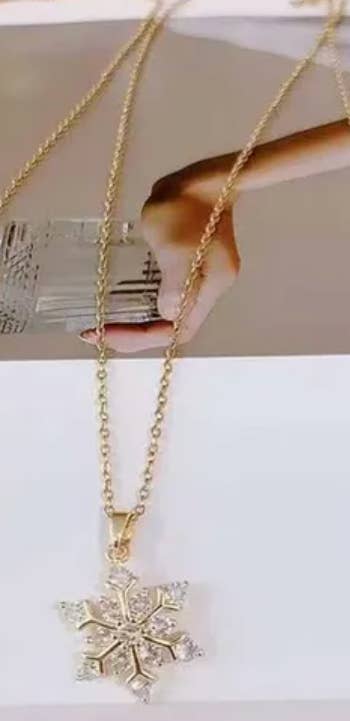 Offshore Surf Co - Wholesale Pendant/charm necklace - Gold Plated Rhinestone Snowflake