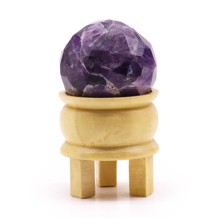 Boule de guérison facettée en pierre précieuse avec support - Améthyste pour la vente par Ancient Wisdom