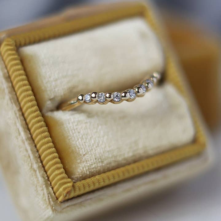 Lacee Alexandra Jewelry - Vendita all'ingrosso Anelli multipietra - Anello contorno diamanti senza tempo in oro massiccio4