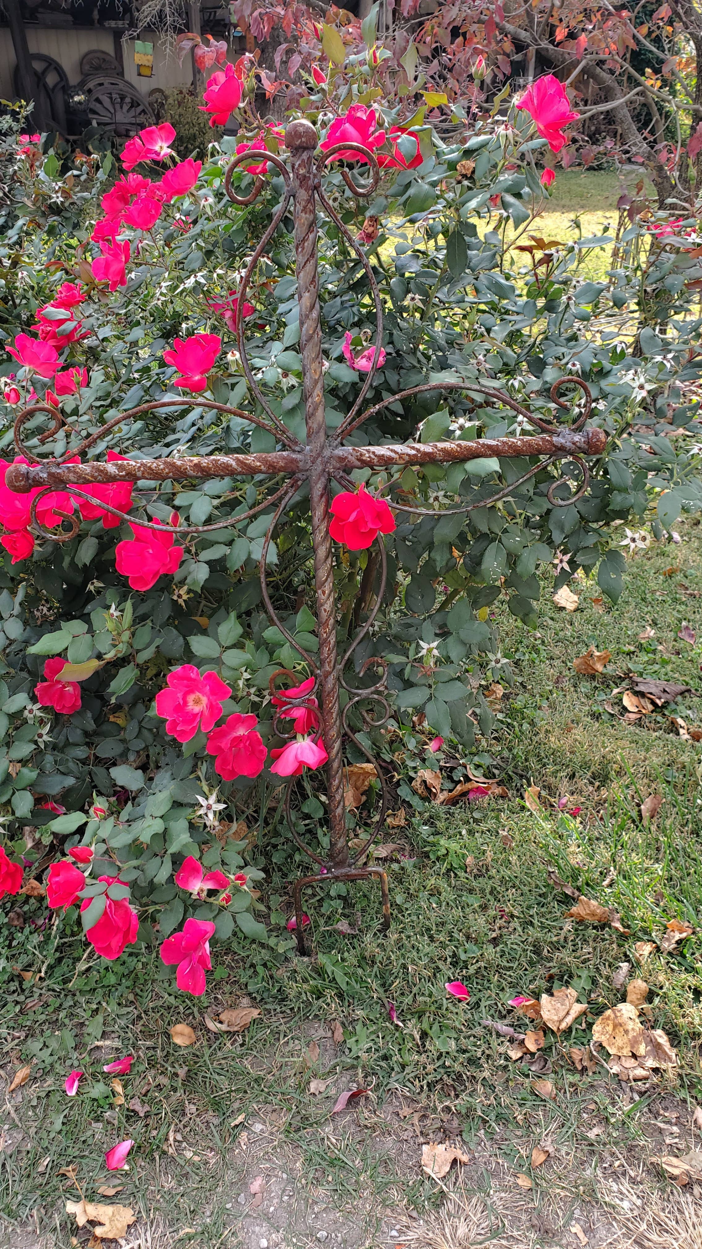 Garden Iron And More - Wholesale Garden/Lawn Stake - Metal Twisted Cross, Memorial Cross Grave Marker, Yard Stake1