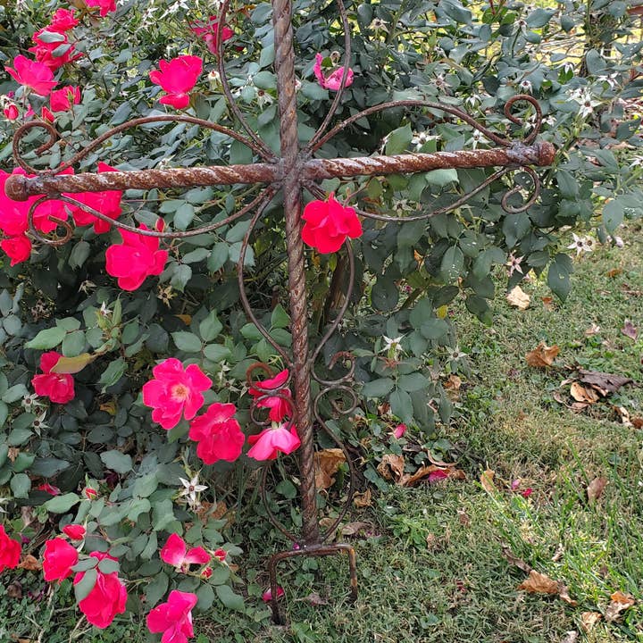Garden Iron And More - Wholesale Garden/Lawn Stake - Metal Twisted Cross, Memorial Cross Grave Marker, Yard Stake1