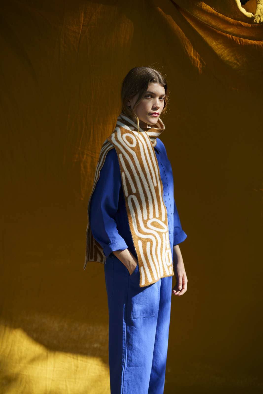 Donna Wilson – wholesale Scarf – Unisex – Log Shaped Scarf - Brown2