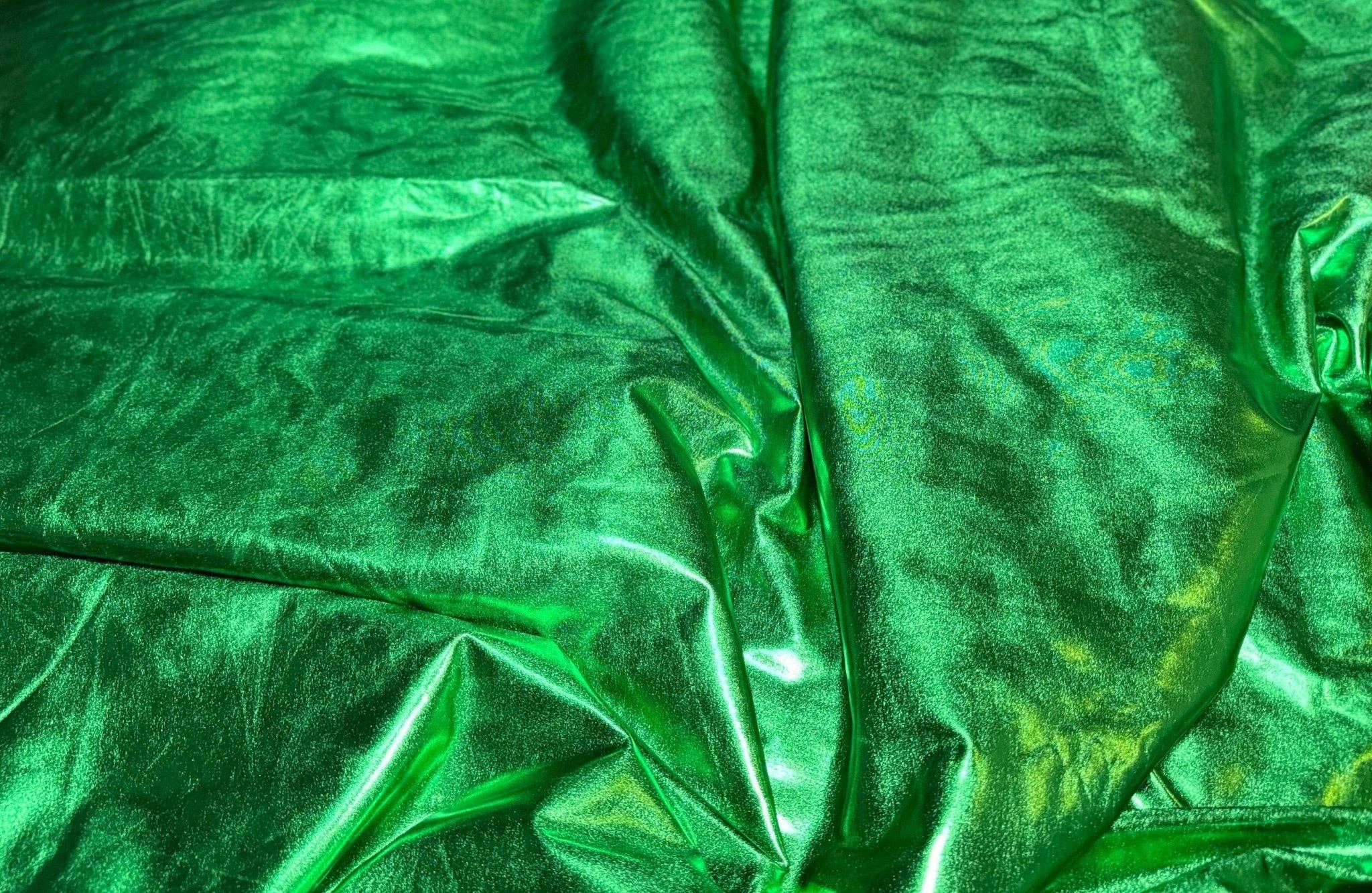 GalaTextile – Großhandel Stoff – Kelly Green Metallic Lame Spandex-Stoff, 4-Wege-Stretchfolienstoff von The Yard, glänzend grüne Tanzkleidung, Kostüme, luxuriöses Bekleidungsmaterial8