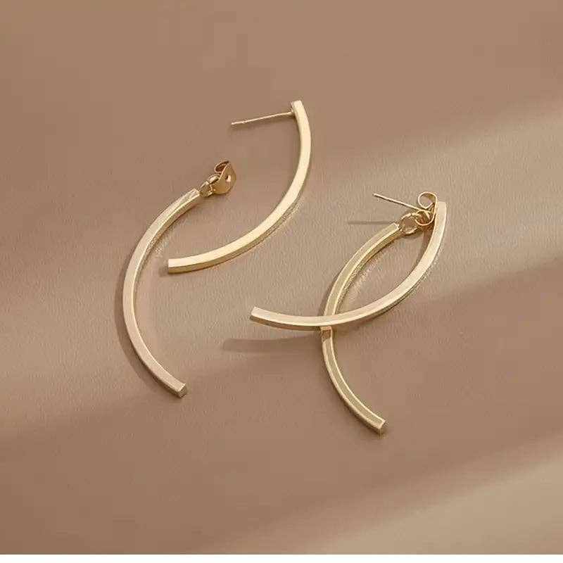 Huis Van Merken - Wholesale Hoop Earrings - 18K Gold Hoop Earrings: Long Minimalist Dangle0