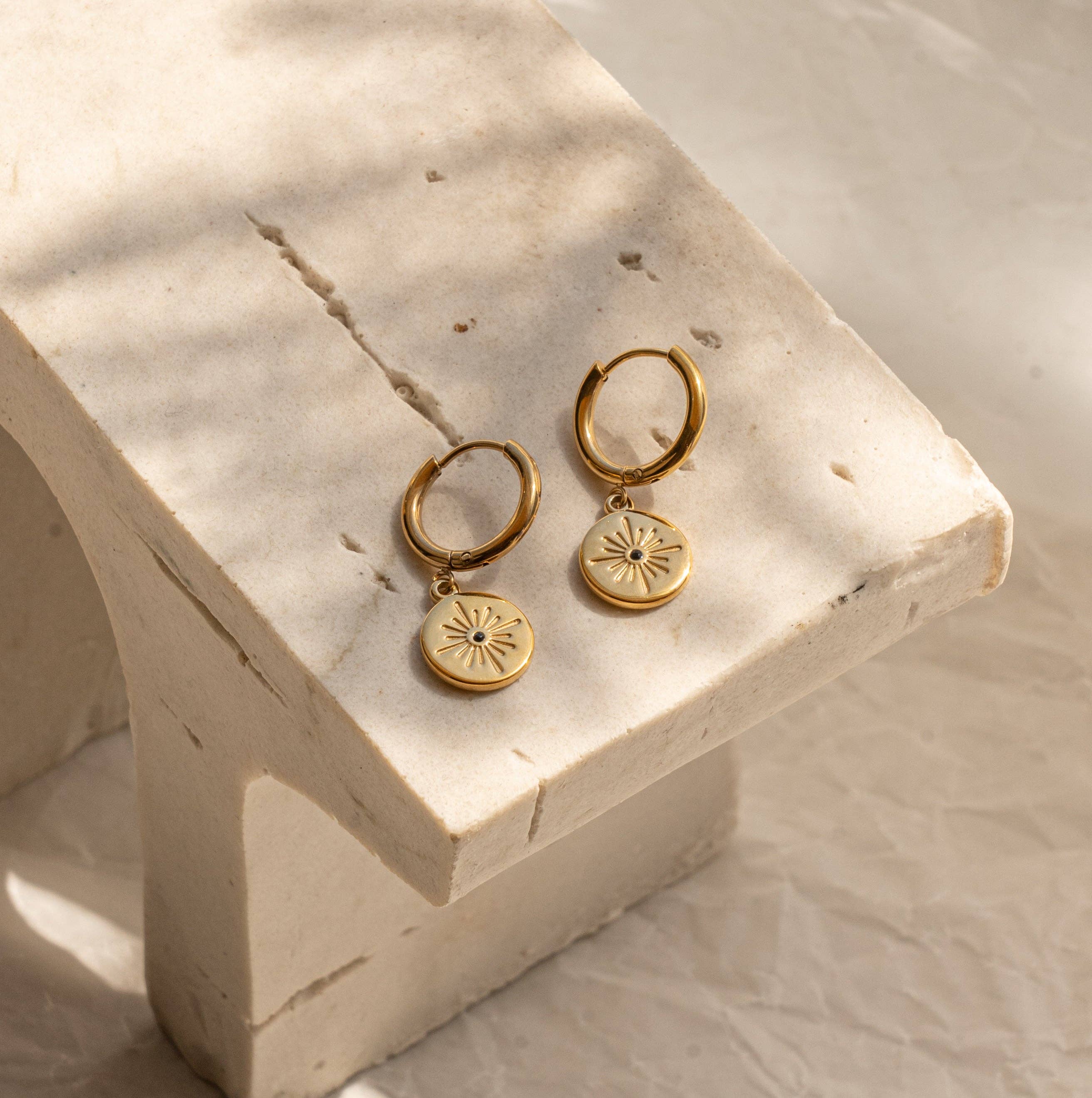 Faya & Co. - Wholesale Huggie earrings - Agnes Huggie Earring0