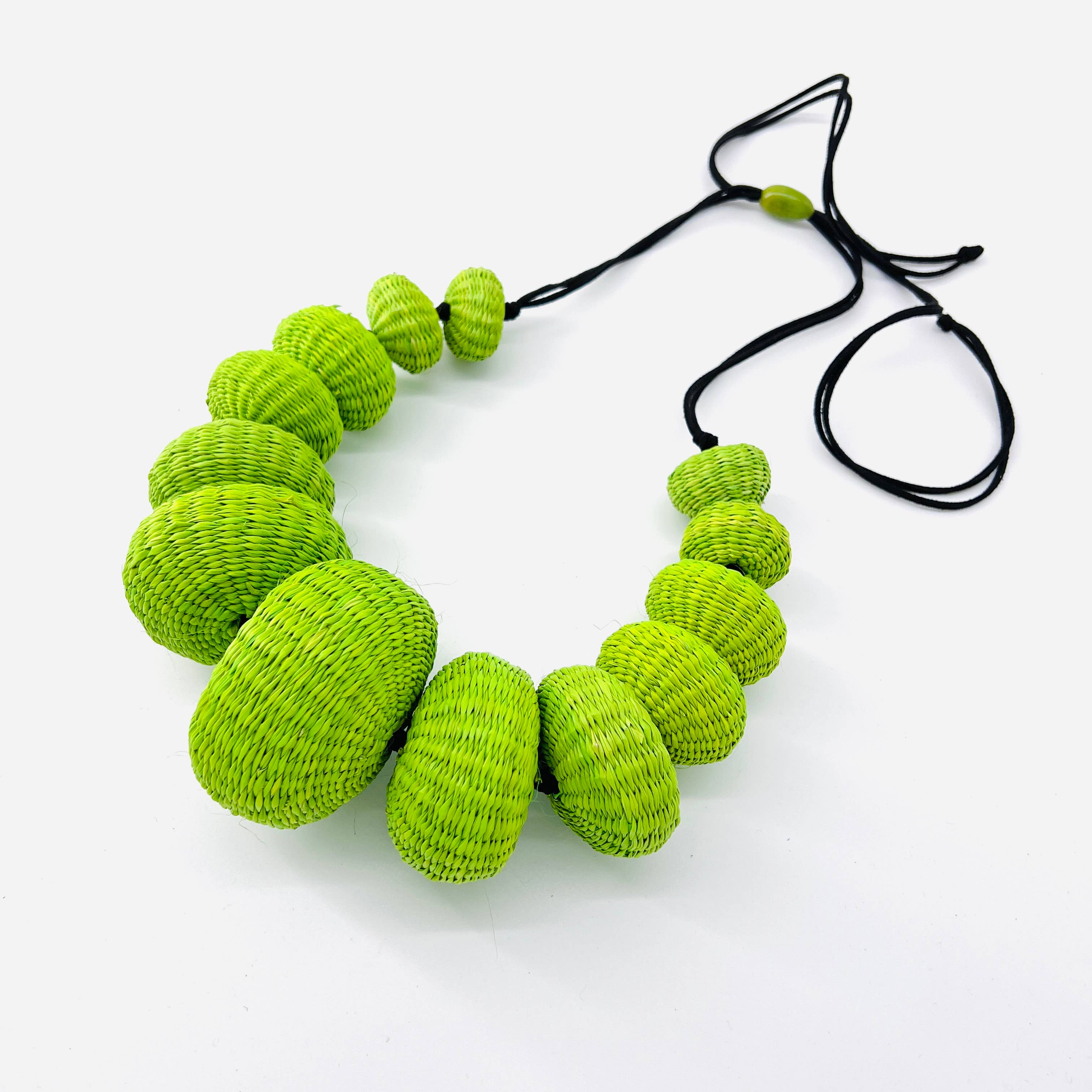 Belart Fair Trade – Engroshandel Halskæde med store vedhæng – Iraca Statement vævet Degradee Jolie halskæde10