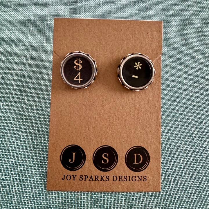 Boutons de manchette touches de machine à écrire édition limitée métal canon festonné pour la vente par Joy Sparks Designs