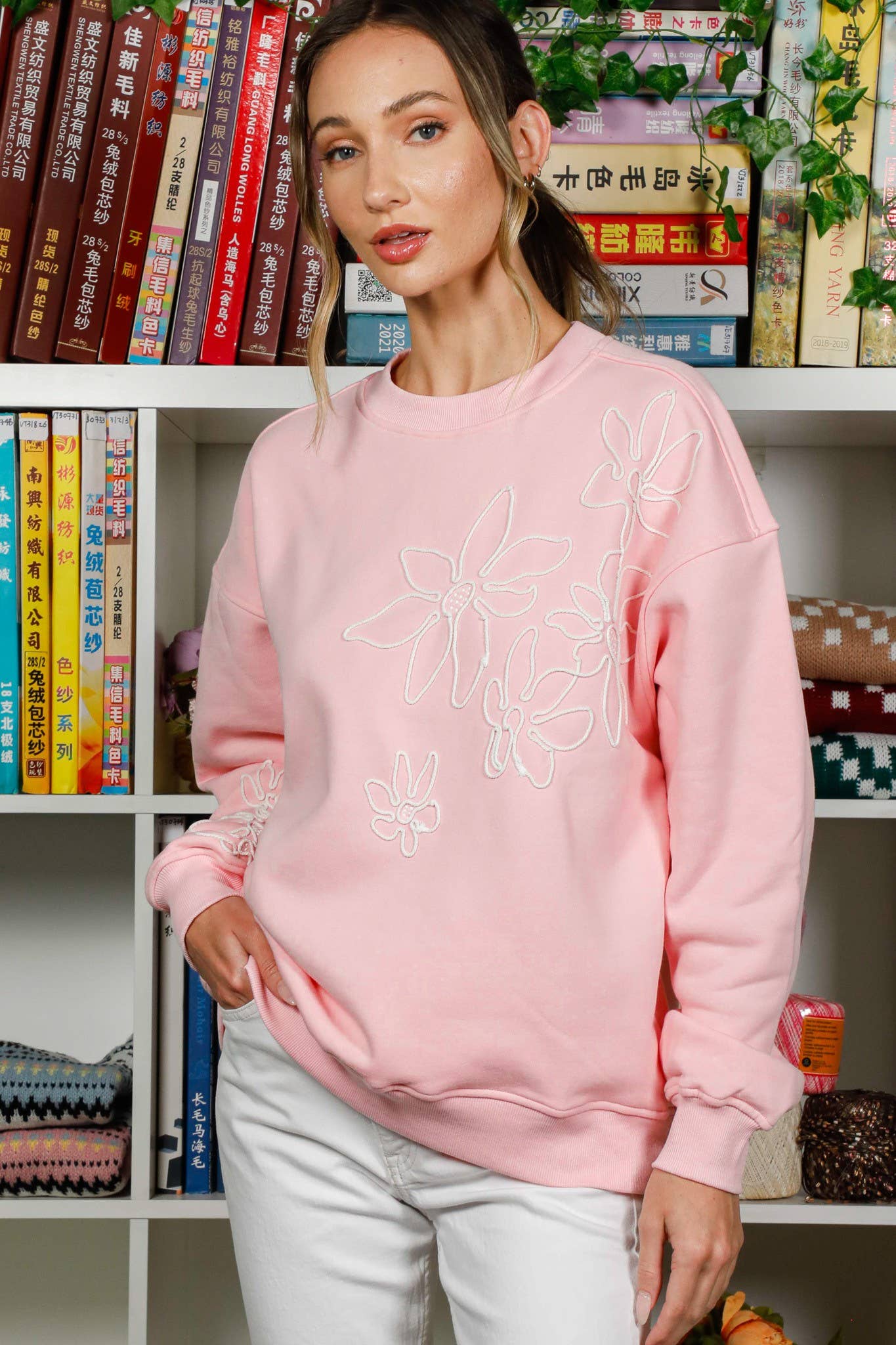 Vine & Love - Vendita all'ingrosso Felpa - Donna - Felpa girocollo a maniche lunghe con ricamo floreale VT822695