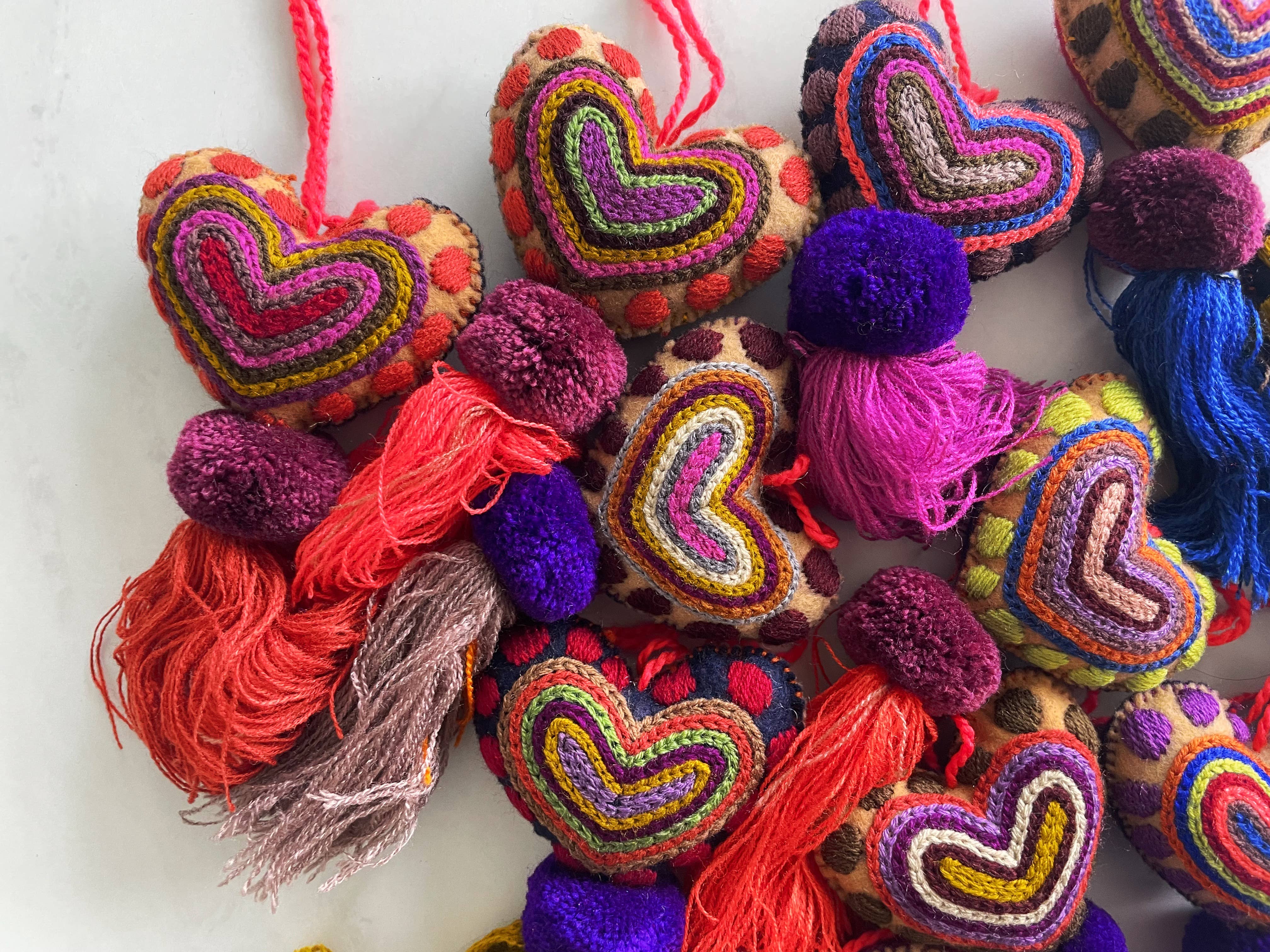 Pura Vida - Wholesale Ornament - Kerstversiering met geborduurd hart en luipaardkwastje15