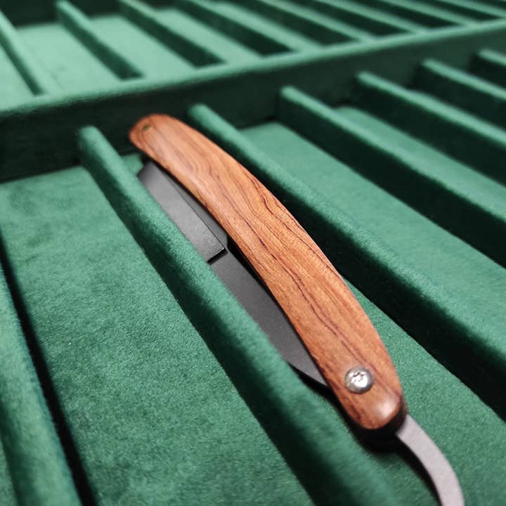 Wooden display case for straight razors for wholesale by Coins&More