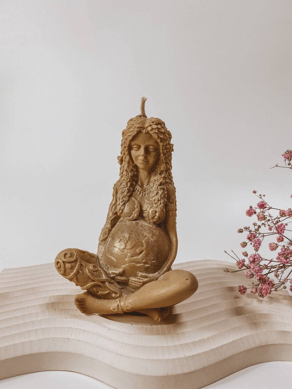 whatever workshop - Wholesale Novelty Candle - Beeswax candle Goddess of the earth Gaia1