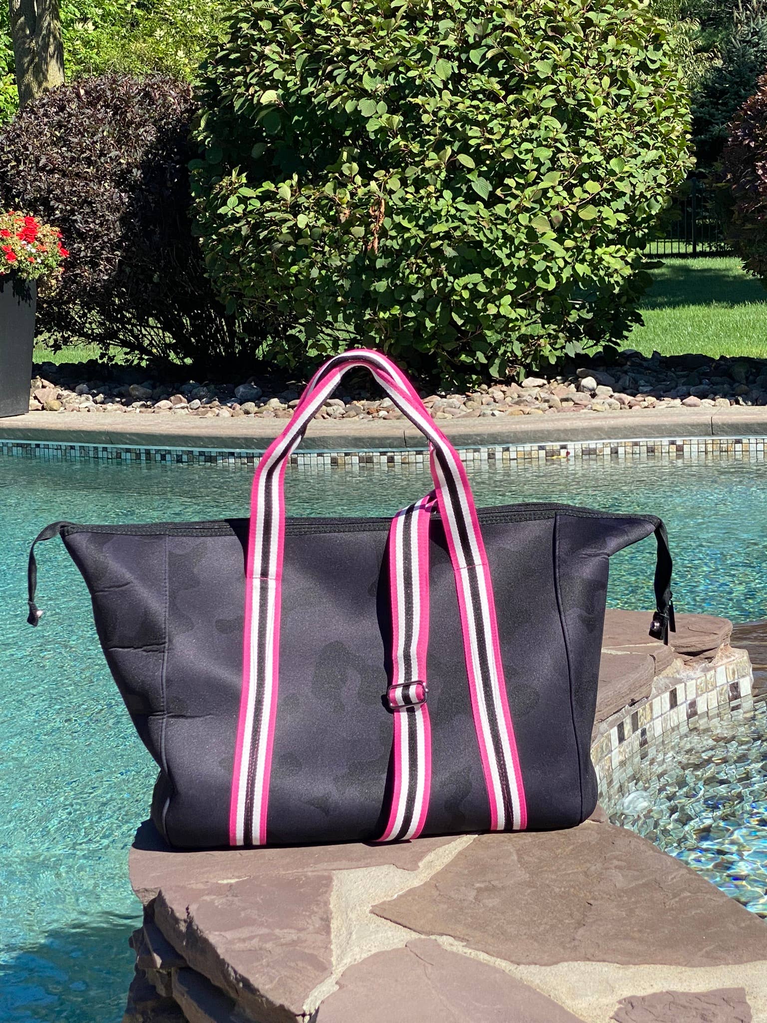 Lemonbella – wholesale Duffelväskor – Dam – Neopren Weekender Hollywood Black Camo - SLUTFÖRSÄLJNING5