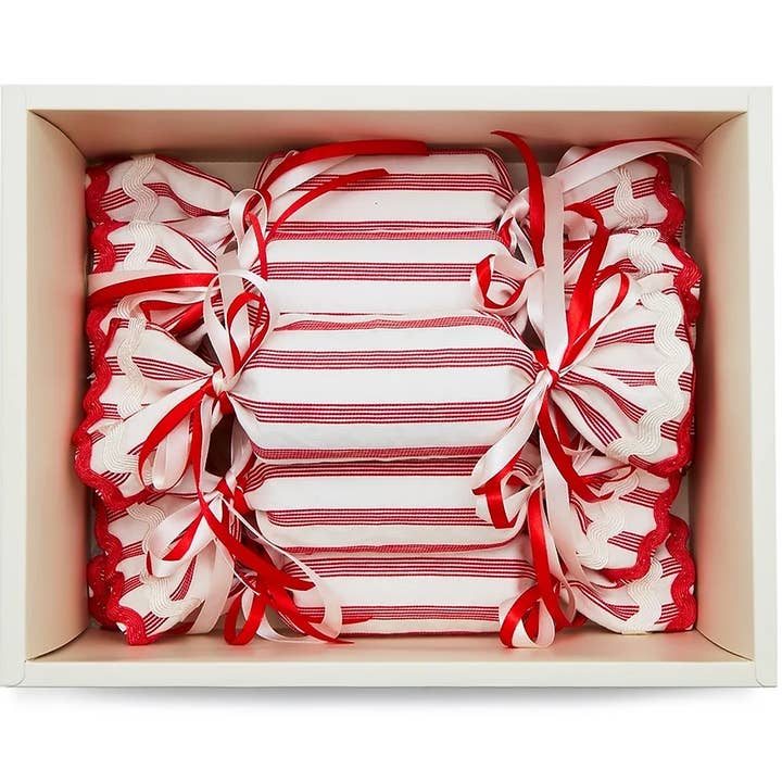 Candy Cane Kingdom - Set van 6 handgemaakte luxe herbruikbare crackers met stoffen kroontjes voor wholesale door Forever Crackers