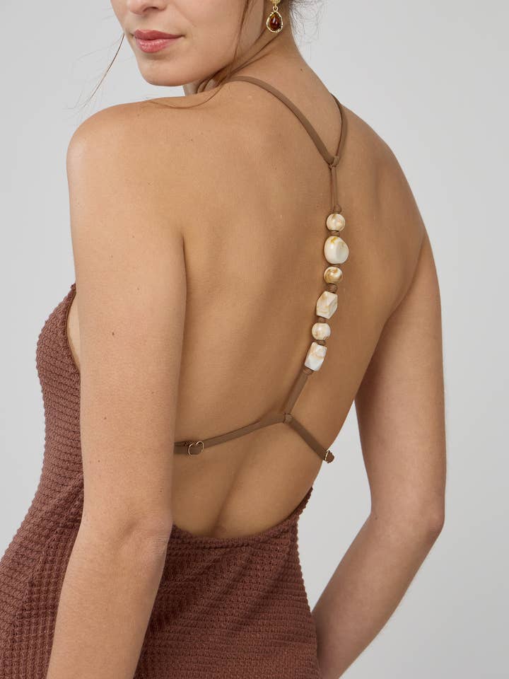 Lång, rygglös strandklänning med snäckdetaljer för wholesale av HIBIKINI