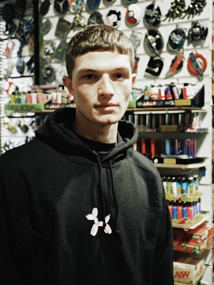 FELPA CON CAPPUCCIO A PALLONCINO PER CANI per la vendita all'ingrosso da parte di New Love Club