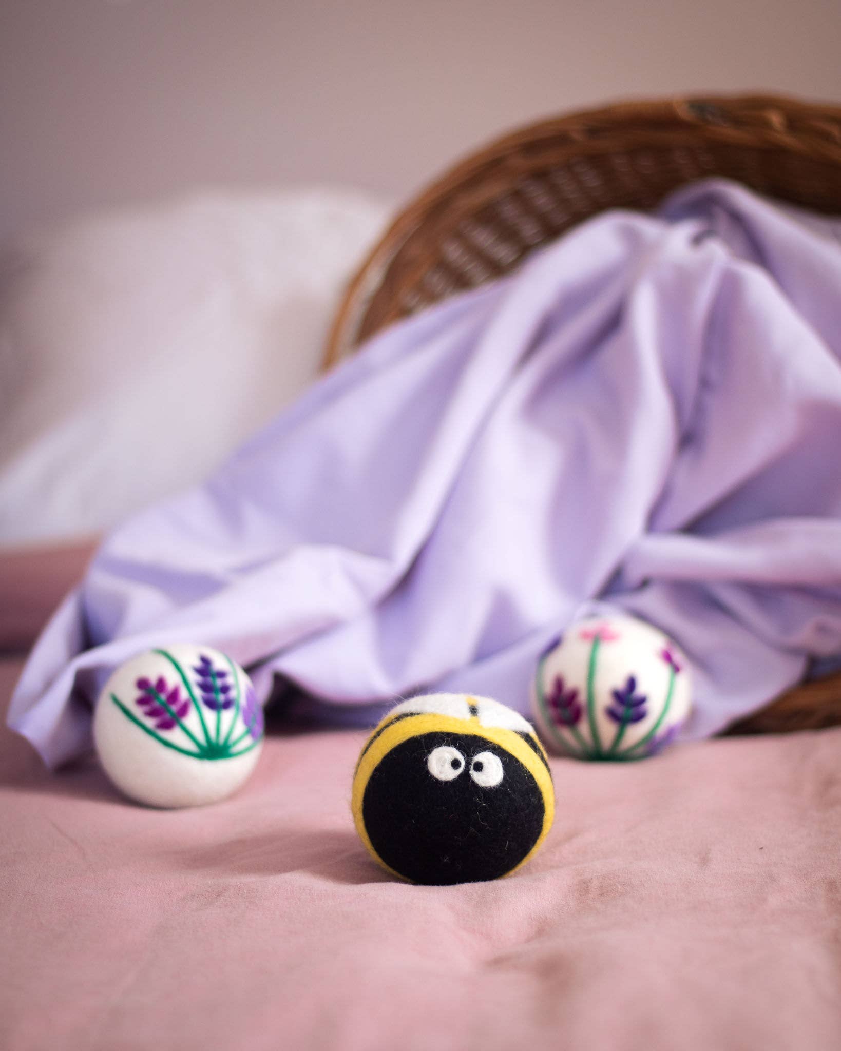 Friendsheep - Venta al por mayor Bolas de secadora - Bolas de secadora ecológicas de lana Lavander Fields - modelo BEE3