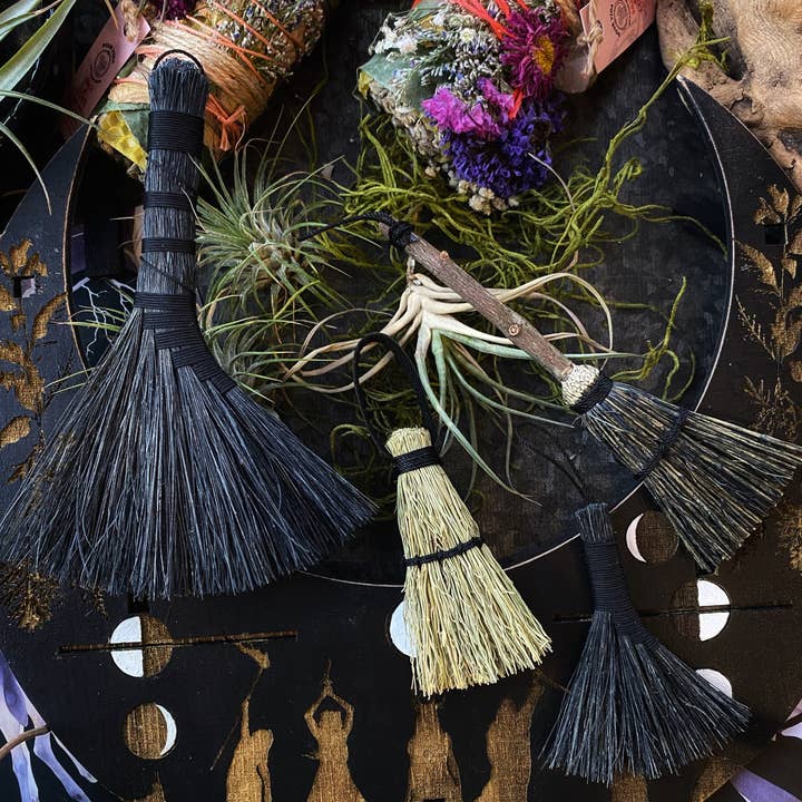 Keven Craft Rituals LLC - Wholesale Broom - Miniature Besom/Sweeper Broom or Hand Brooms -3-5" Tampico -(functional or as an ornament)6