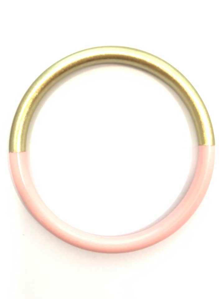 Pulseira Bangle Rosa Bebé e Dourado por atacado de Accessory Jane