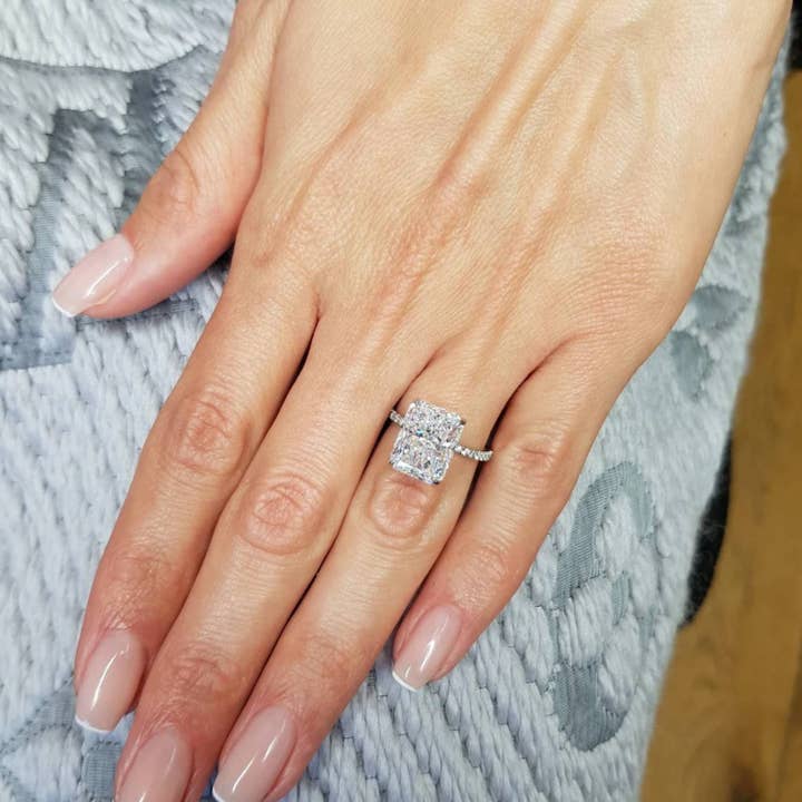 GEMPARA - Wholesale Engagement Ring - 5.5ct Radiant Devotion Moissanite Ring in 14K Gold