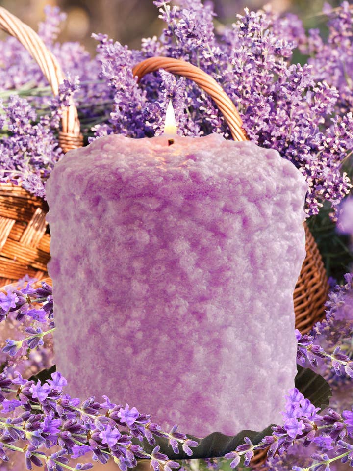 Bougie vintage en forme de foyer à la lavande pour la vente par Warm Glow Candle Company