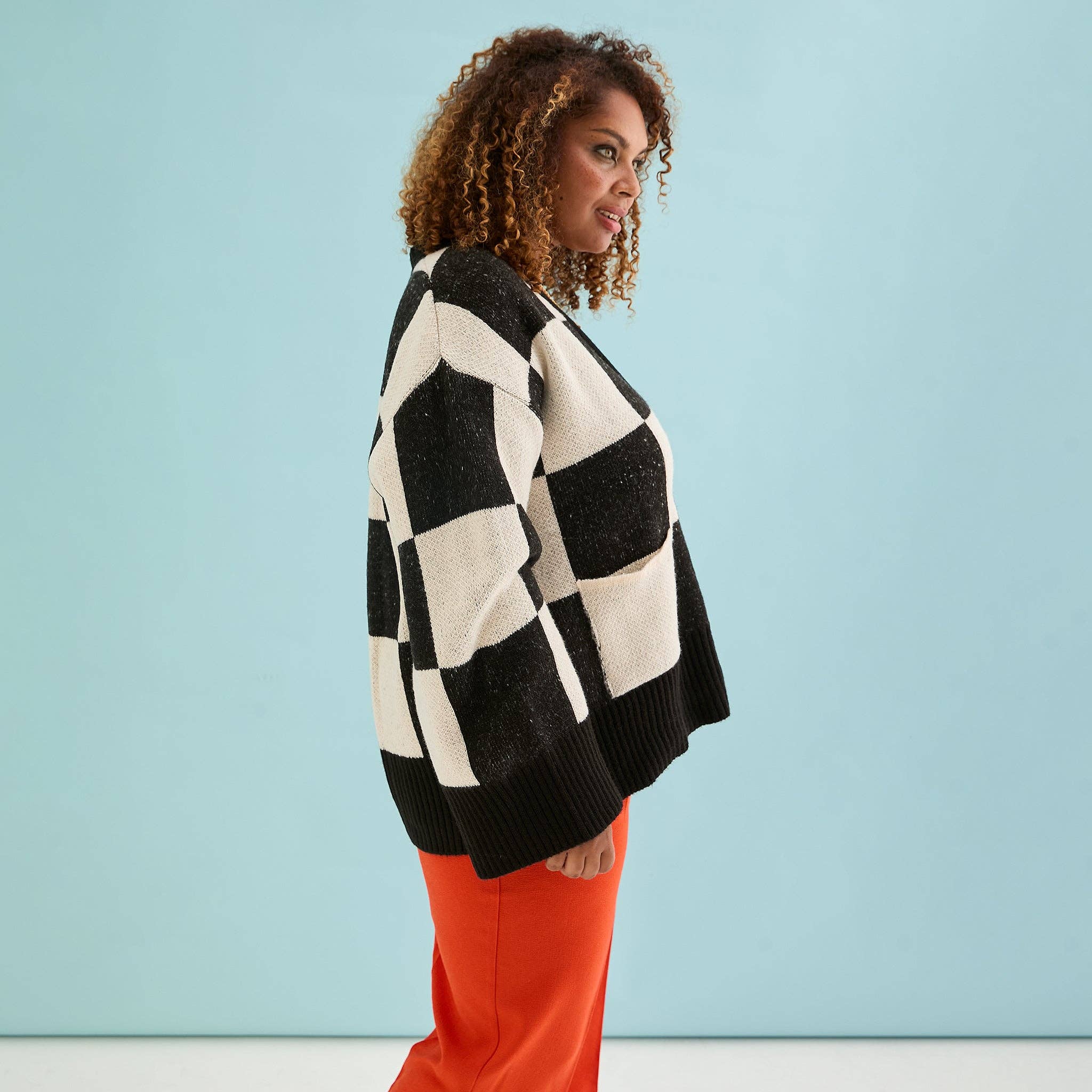 Cara & The Sky – wholesale Cardigan – Women’s – Candice Checked Oversized Chunky Cardigan - Black & White4