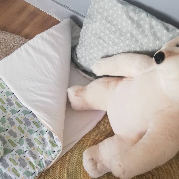 Sac de couchage pour enfant jusqu'à 7 ans motifs crocodile pour la vente par Miss et Cie