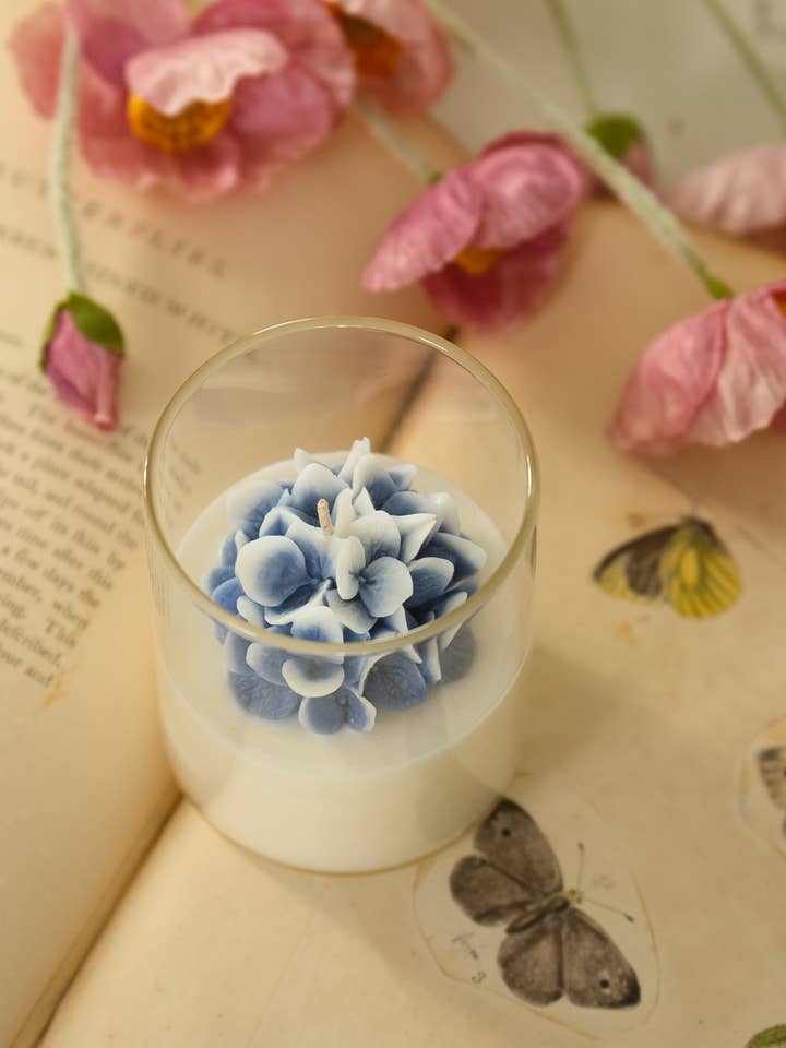 Bougie Mélange de Soja Hortensia Nikko Blue pour la vente par ZOETSTUDIO