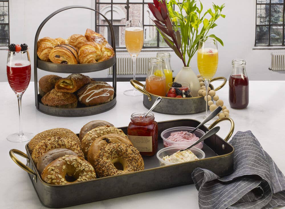 Lifetime Brands Silverwarehouse - Wholesale Serving Tray - Towle Living Black Galvanized Rect Tray With Handles1