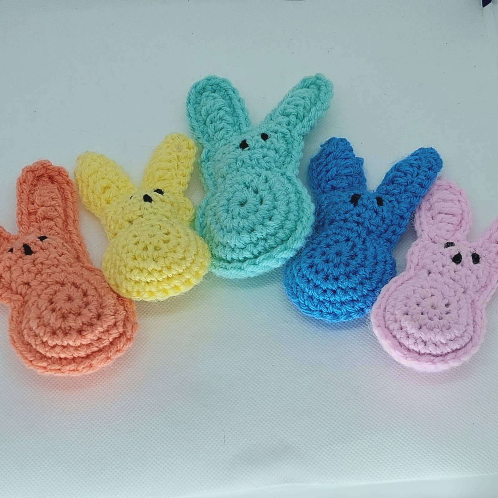 Glitter Ghost Clothing and Accessories - Venta al por mayor Juguete - Gatos - Juguete de Alcaravea de Ganchillo Conejito de Pascua - HECHO POR ENCARGO1