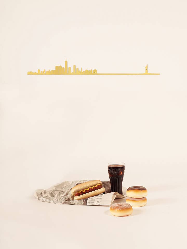 Decoración de pared - Horizonte de Nueva York - Oro (50 cm) para venta al por mayor de The Line