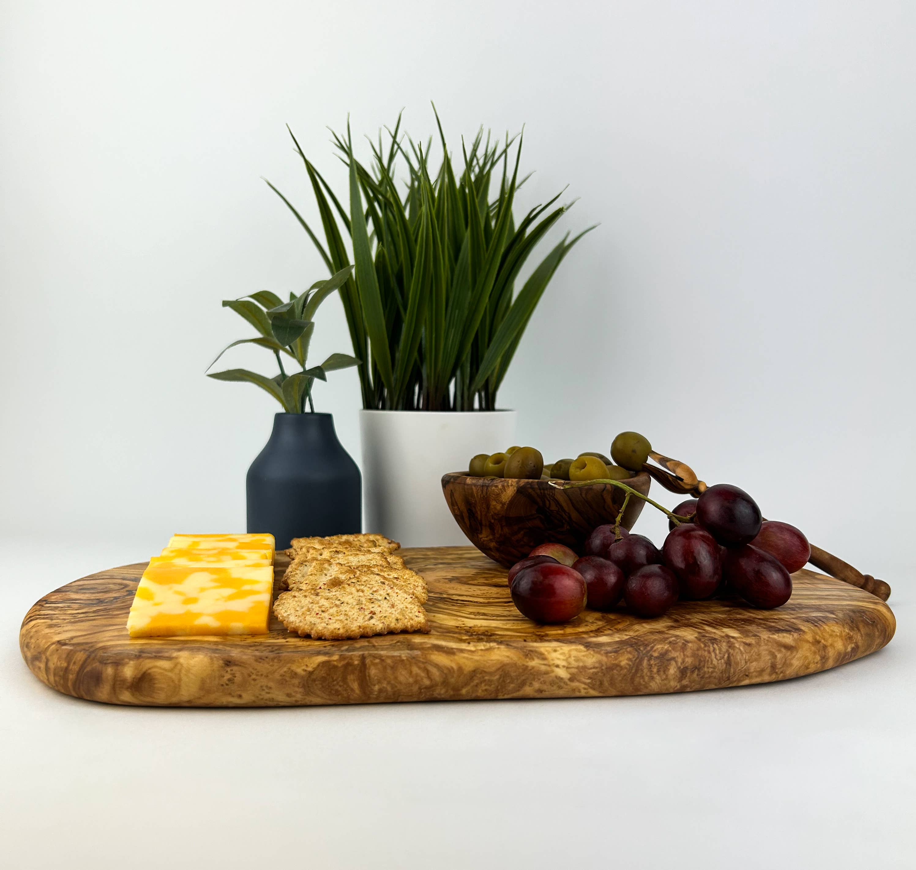 Natural OliveWood – Großhandel Käsebrett – Schneidebrett aus Olivenholz für Käse, Brot und Fleisch2