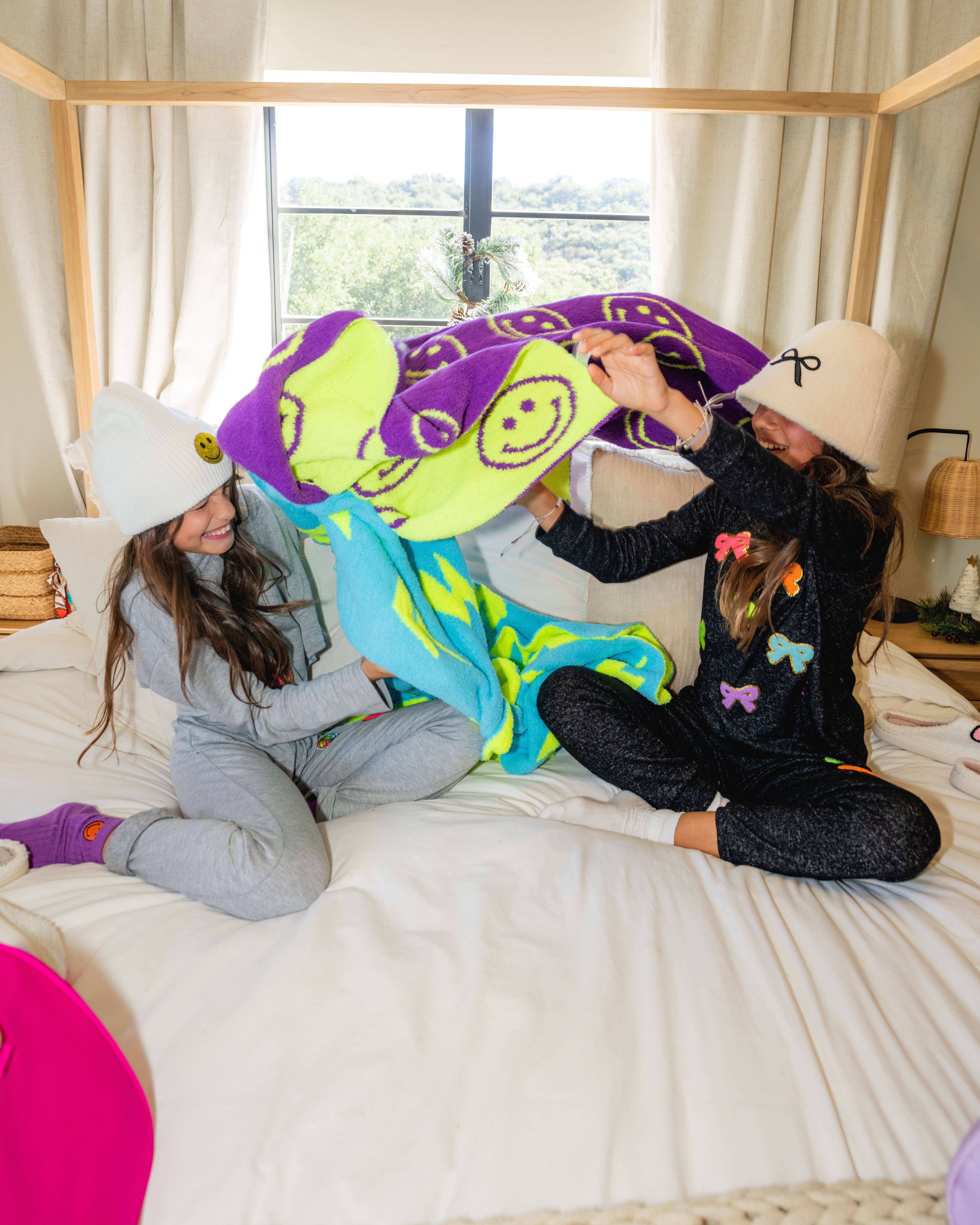 Malibu Sugar - Wholesale Throw Blanket - Happy Face & Lightning Plush Throw Blankets4