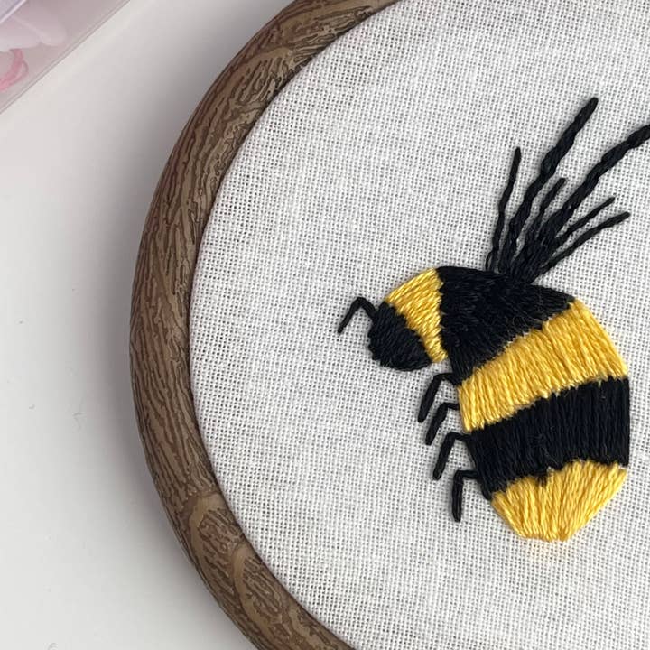 Stitch Ambition - Wholesale Embroidery/Cross Stitch Supplies - Bumble Bee Hand Embroidery Hoop