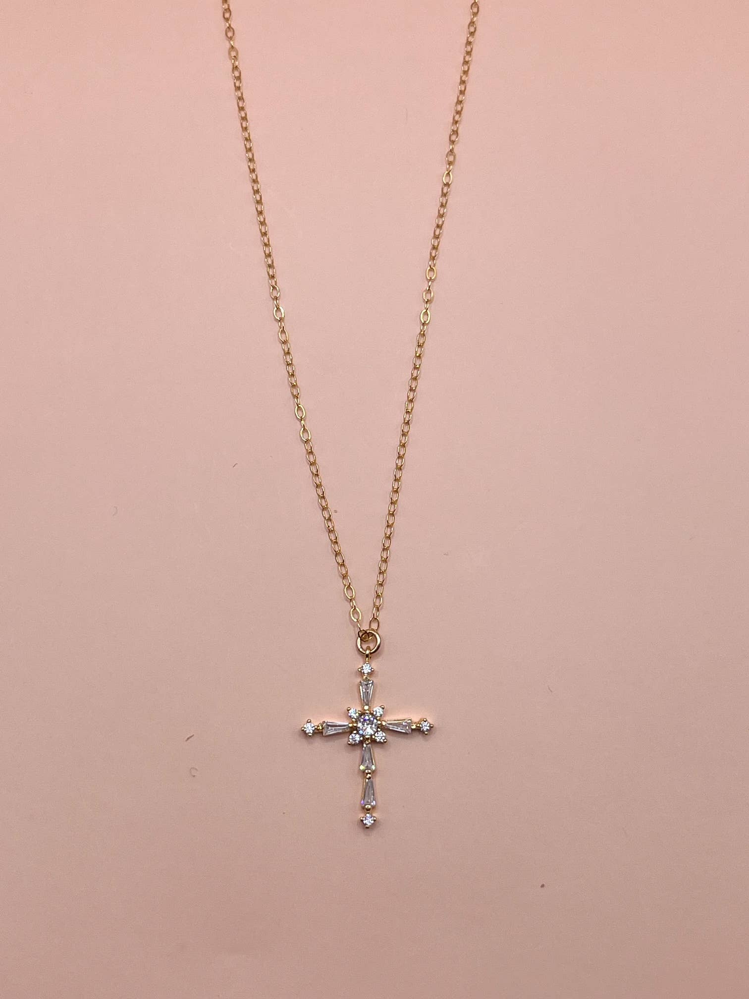 Prosecco Rose Boutique – Engroshandel Halskæde med vedhæng – Klar kors halskæde (guld fyldt)2