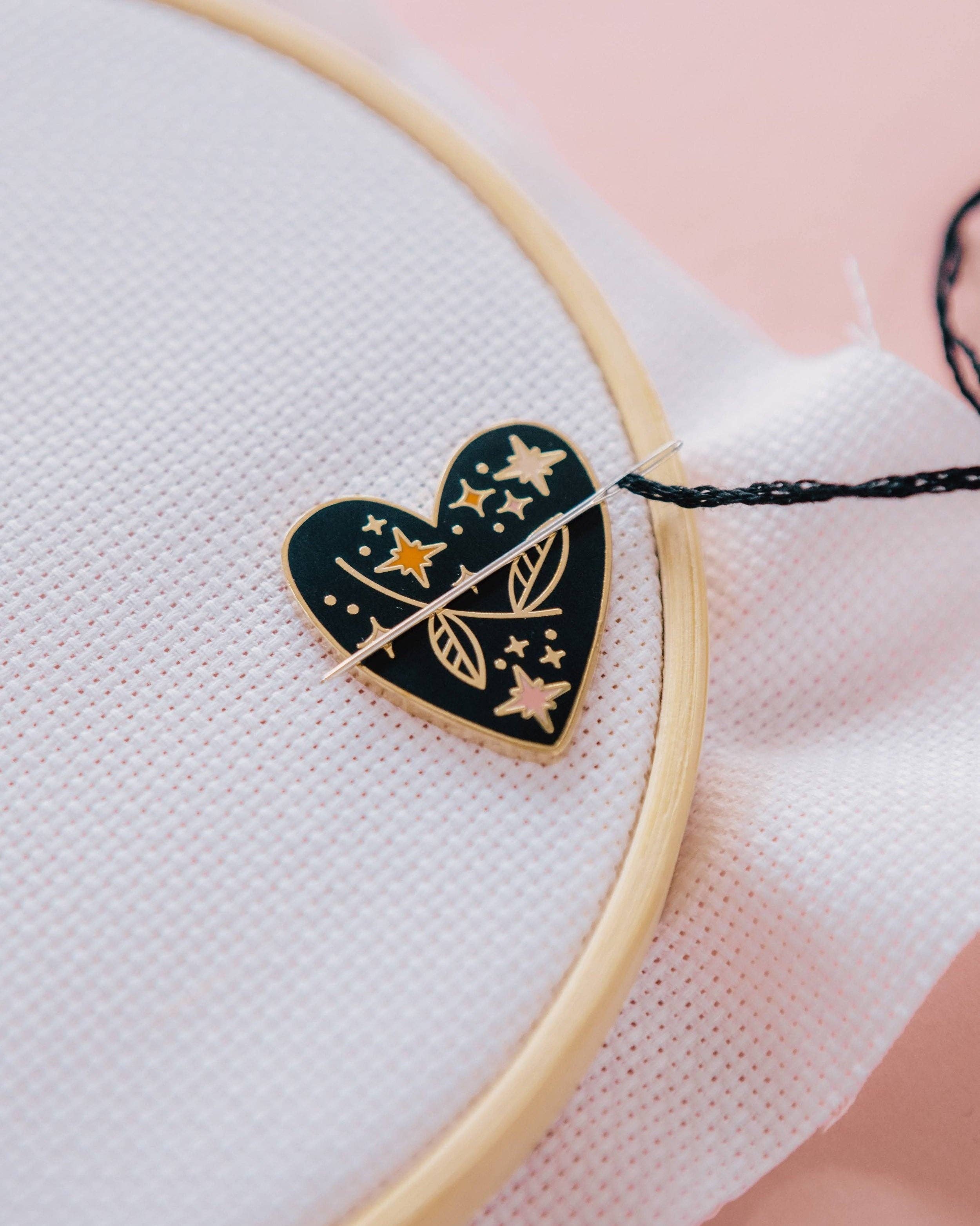 Innocent Bones – wholesale Embroidery/cross-stitch supplies – Heart & Stars Magnetic Needle Minder1