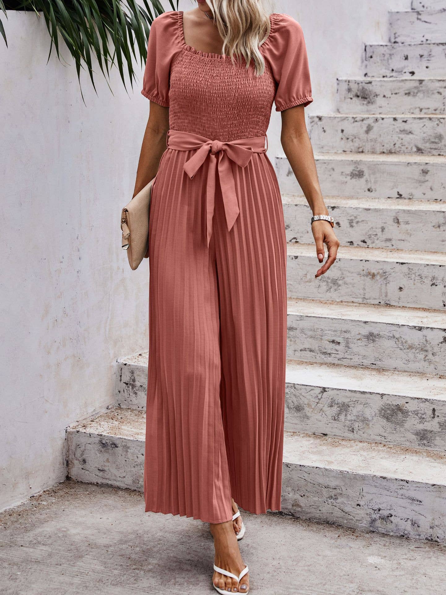 eLook – Großhandel Jumpsuit – Damen – SZ1-J6243 Gemusterter, plissierter Jumpsuit mit Gürtel9