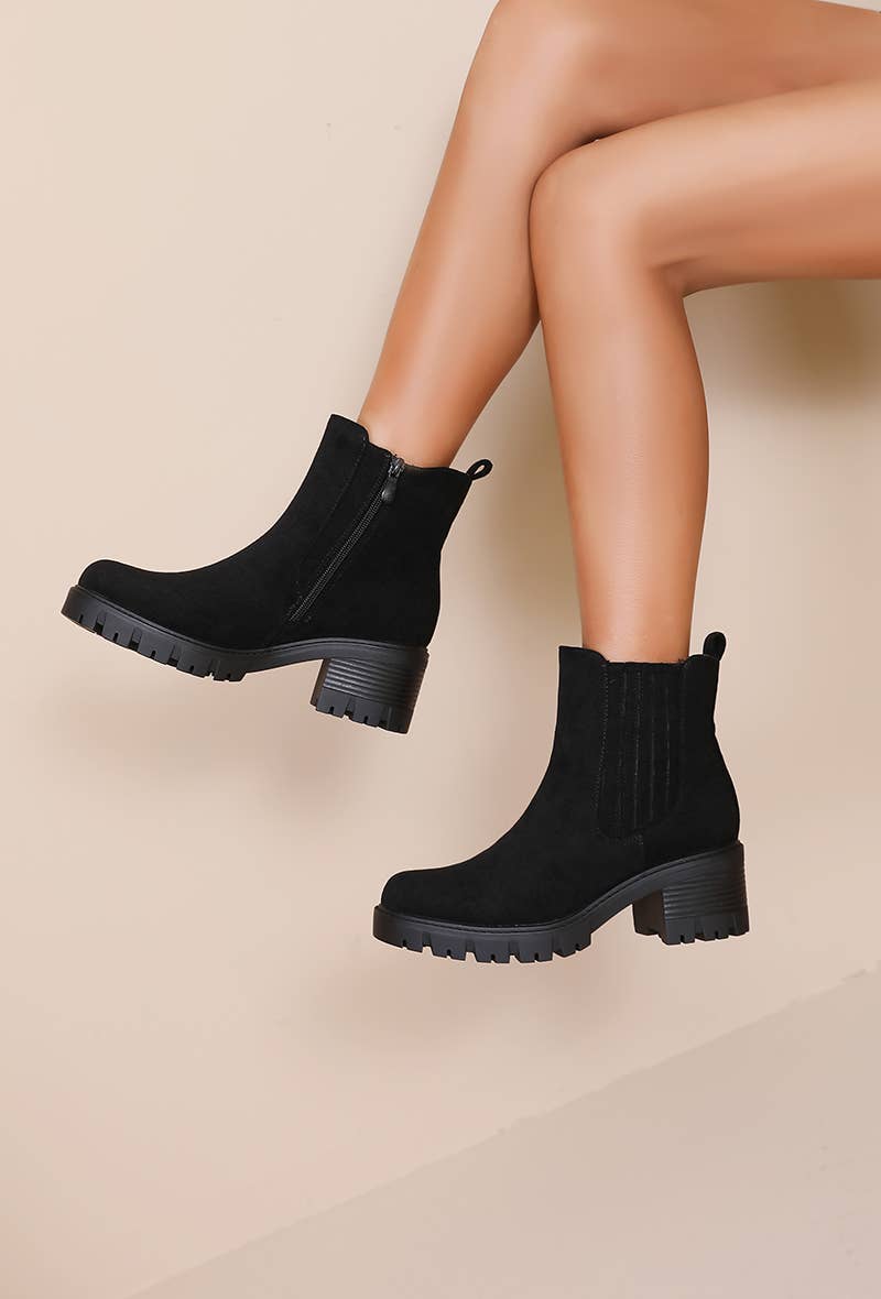 Joia Paris - Wholesale Boots - Women's - Women's ankle boots with block heel and lug sole WZ-7118