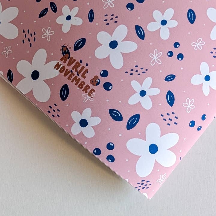 Avril & Novembre – wholesale Anteckningsbok – Häftad anteckningsbok linjerad - Små blommor - Rosa - A5 eller A6