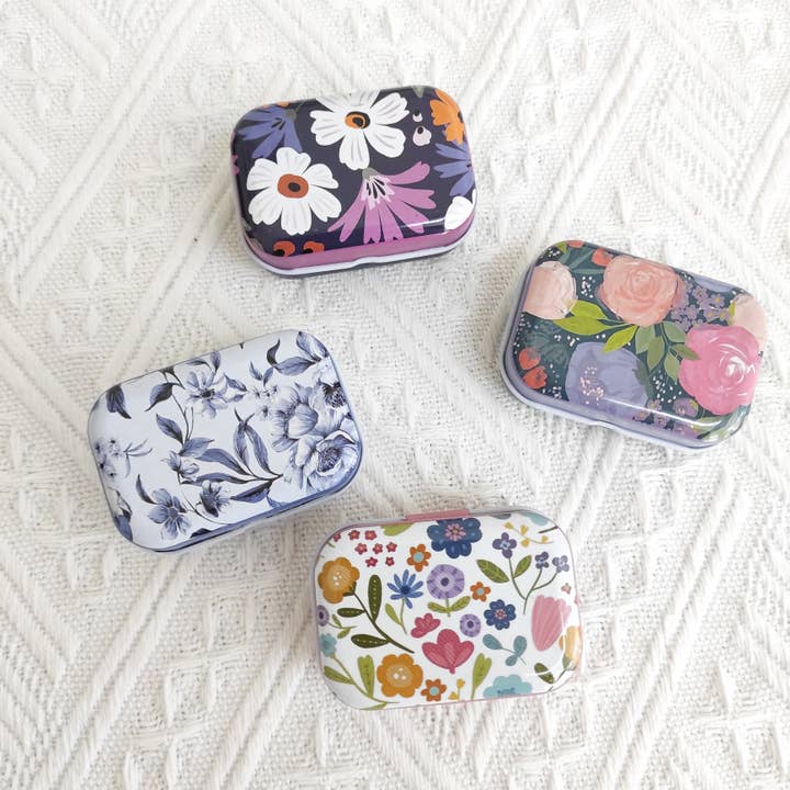 SChandworks - Wholesale Embroidery/Cross Stitch Supplies - Small Magnetic Needle Case 10