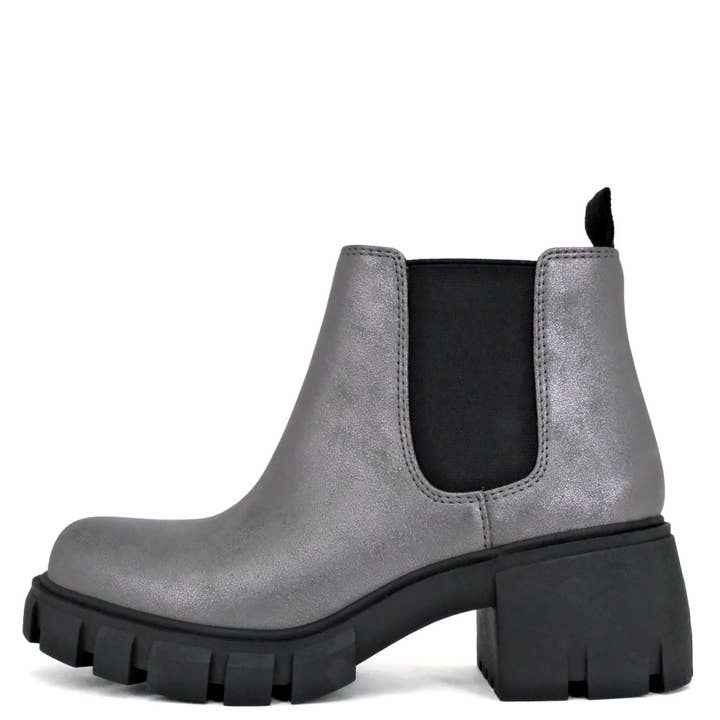 FD-POPPY-Metallic Lug Sole Chelsea Ankle Boots for wholesale by Golden Bulls