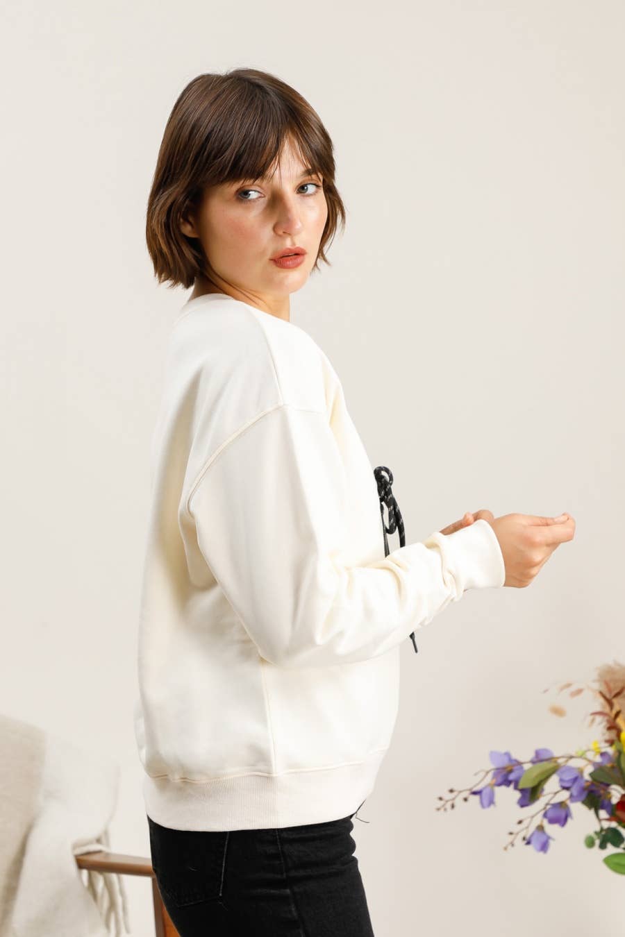 Attrait Paris - Wholesale Graphic Sweatshirt - Women's - Crew neck sweatshirt, lace-up sneakers10