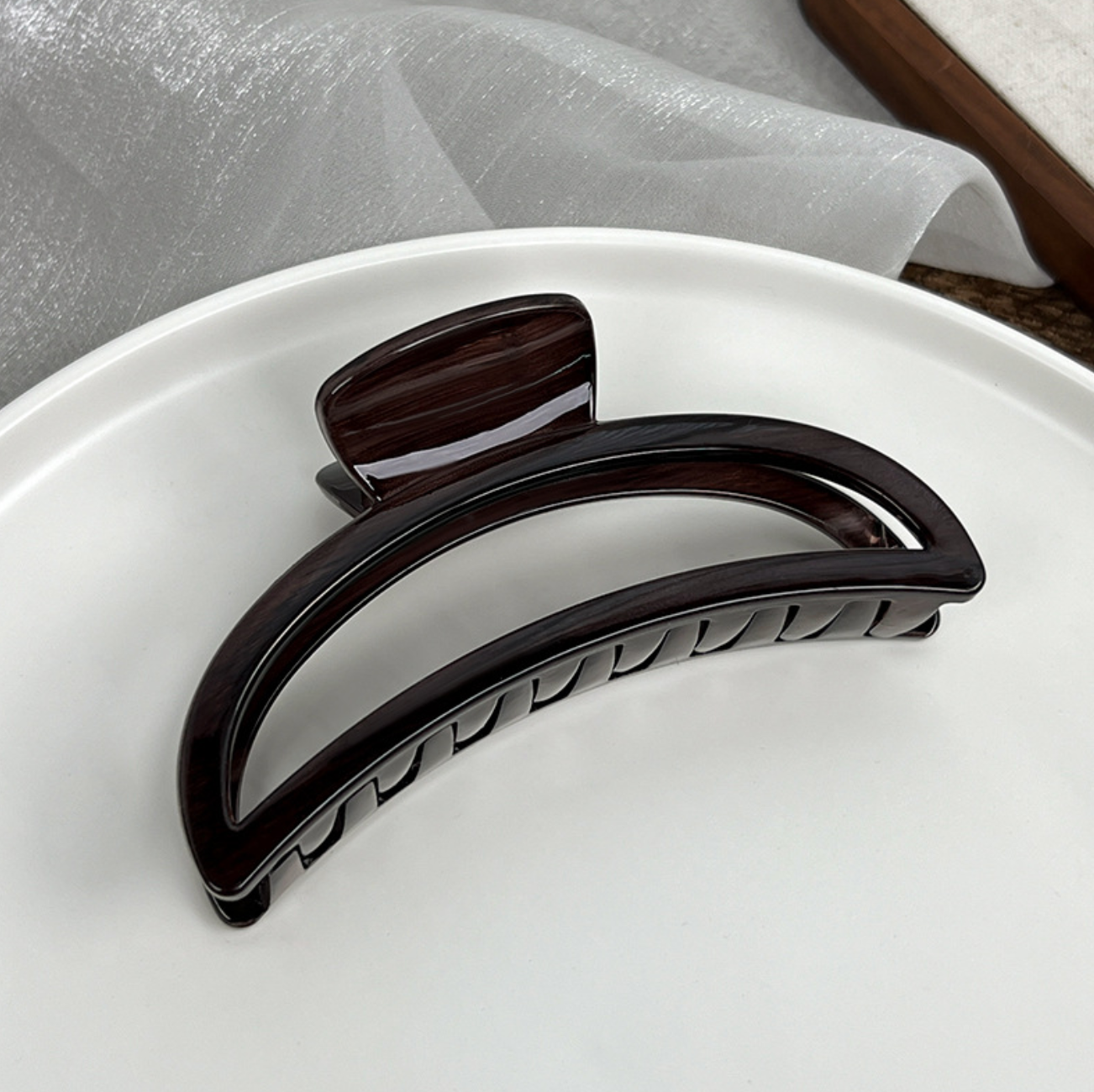 LoveLina – wholesale Hair clip – Women’s – Neutral Essential Jumbo Hair Clip (FORIA)4