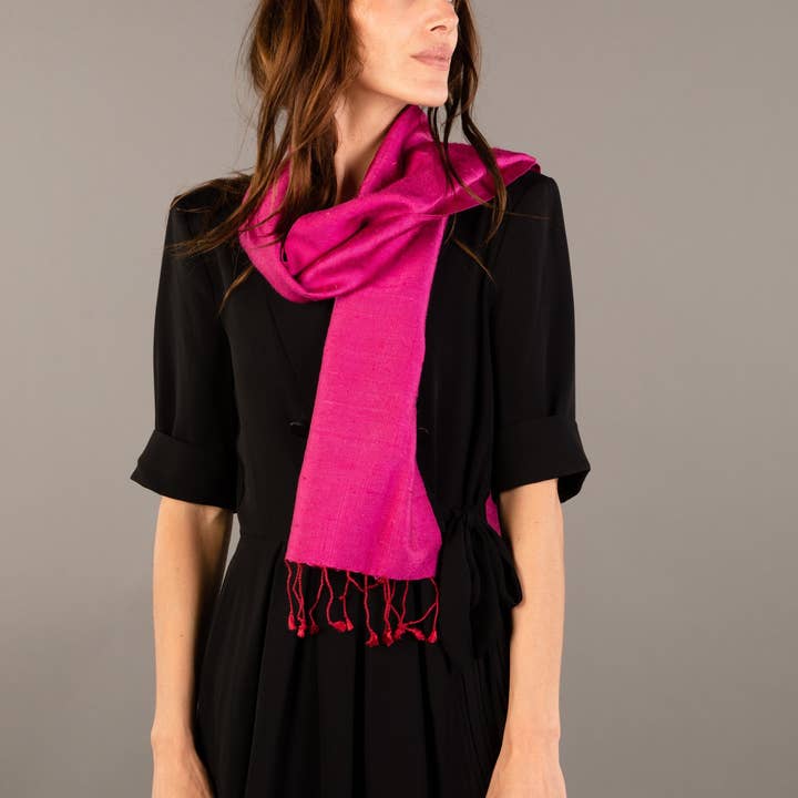 Krama Heritage - Wholesale Scarf - Women's - The Textured Fuchsia Krama in its palm leaf case - Woman3