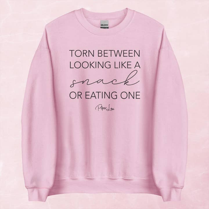 Sudadera gráfica con cuello redondo: Dudar entre parecer un snack o comer uno. para venta al por mayor de Piper Lou Collection