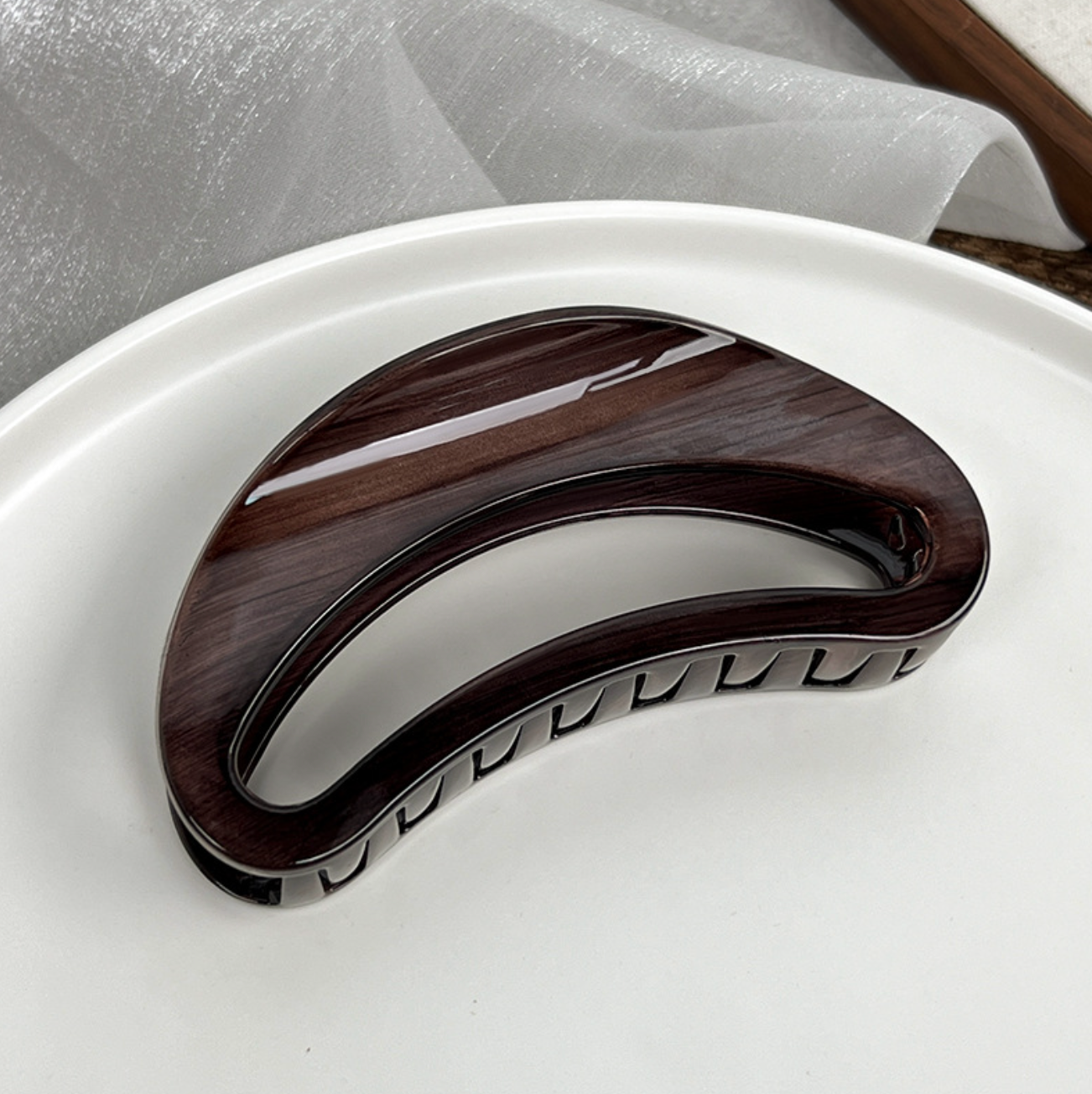 LoveLina – wholesale Hair clip – Women’s – Neutral Essential Jumbo Hair Clip (FORIA)3