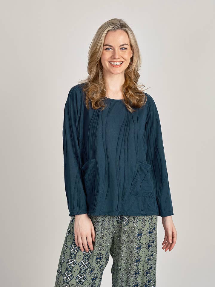 Gestikte top van Abigail. WN418 voor wholesale door Windhorse Trading Inc